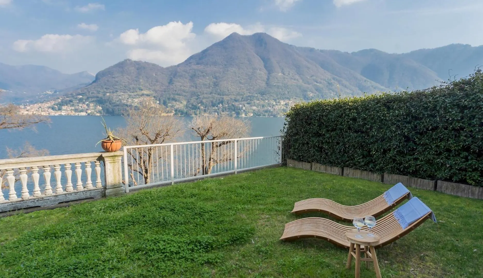 Besana 9 On The Lake - Private Garden & Parking By Rent All Como Moltrasio 0*,  Itálie